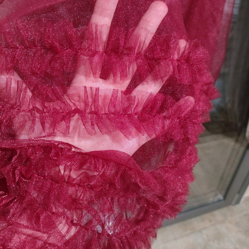 Zara red tulle skirt like new, size M-L