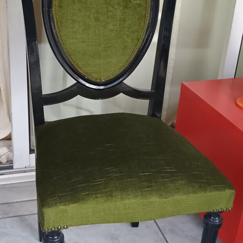 Dining chairs vintage set of 4, like new, velvet fabric, carved detail