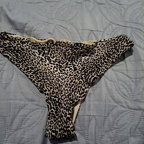 Women's bikini bottom with leopard print like new, size S