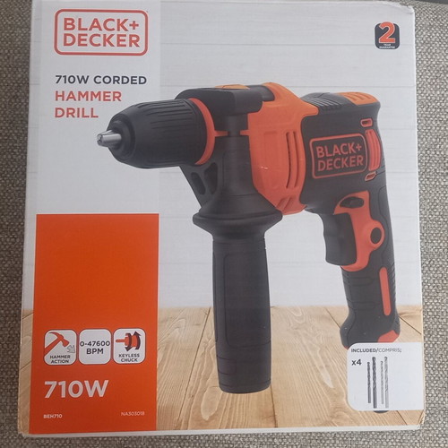 Black & Decker BEH710 hammer drill 710W new