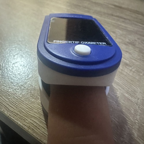 Digital fingertip pulse oximeter for oxygen and pulse measurement
