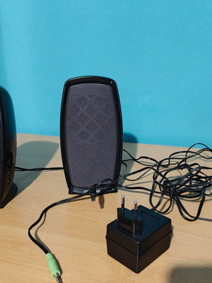 Creative 2.0 speakers used with power adapter and 3.5mm jack connection