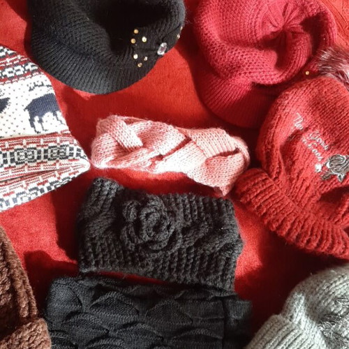 Winter hats and woolen headbands used, 9 colorful pieces