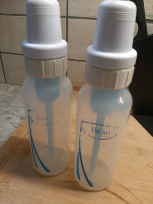 Dr. BROWN baby bottles and nipples used, 2 bottles 250 ml, 4 nipples