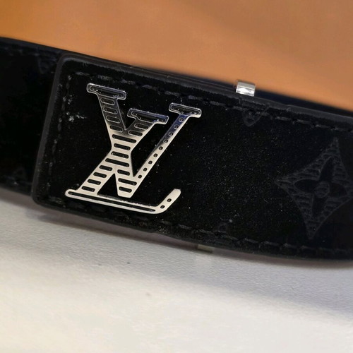 Louis Vuitton unisex bracelet made of natural leather and suede like new