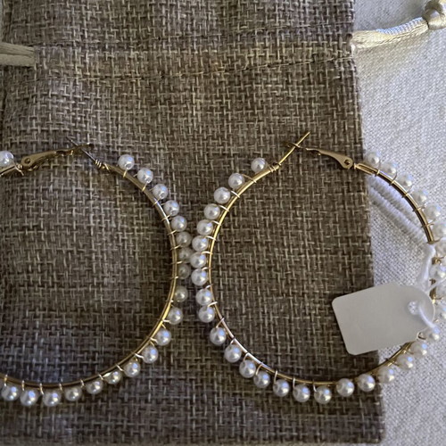 Hoop earrings with pearls gold tone new