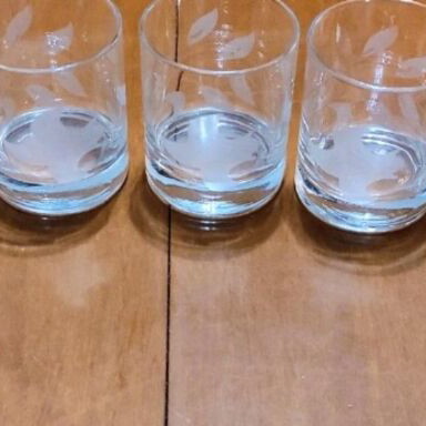 Whiskey Glasses set of 12, like new, three designs 5+1+1