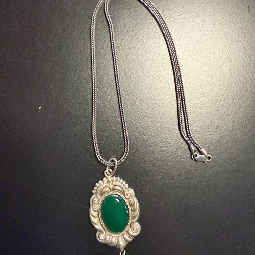 Faux vintage necklace used, green and silver