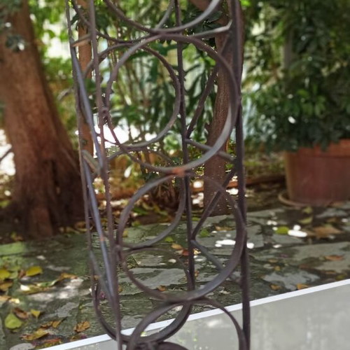 Metal wine rack for 4 bottles with wooden handle like new