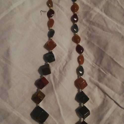 Necklace 30 cm like new, multicolored