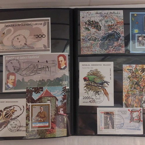 Stamp album new 20 pages with 65 sleeves and block