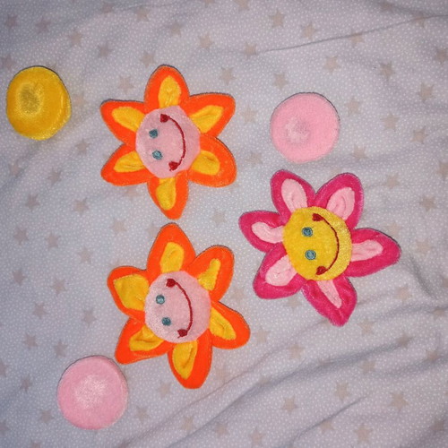 Flower magnets used, set of 3 for curtain