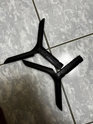 Samsung TV legs set like new