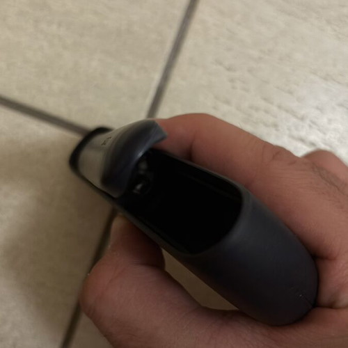 IQOS ILUMA i Midnight Black used with base and holder