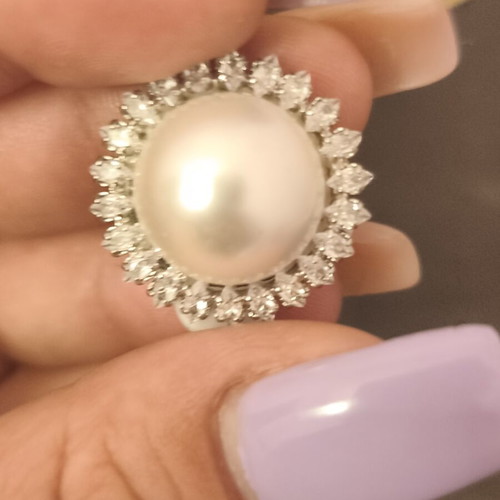Agapitos earrings like new, clip-on, white