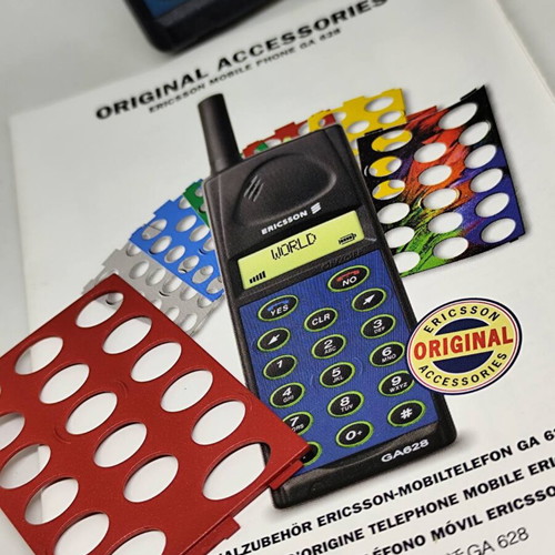 Ericsson GA628 mobile phone 1996, complete with accessories