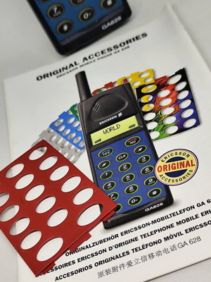 Ericsson GA628 mobile phone 1996, complete with accessories