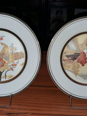 Vintage decorative plates Made in Japan like new, set of 2
