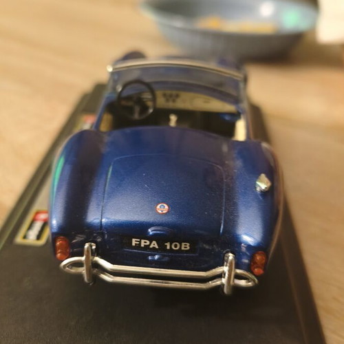 Bburago Ford AC Cobra 427 (1965) model car