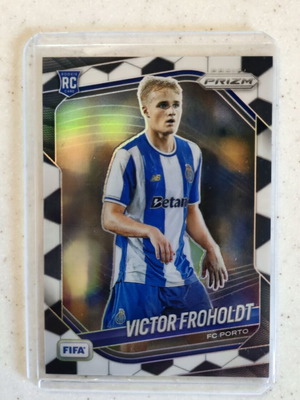 Panini Fifa Prizm Victor Froholdt RC SoccerBall like new