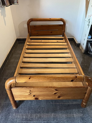 Single bed frame in Swedish wood 1x2 meters