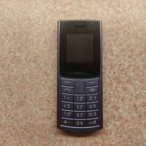 Nokia 110 TA-1543 phone like new, purple