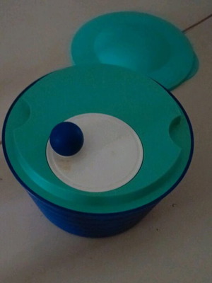 Large container with strainer, lid and stirrer like new