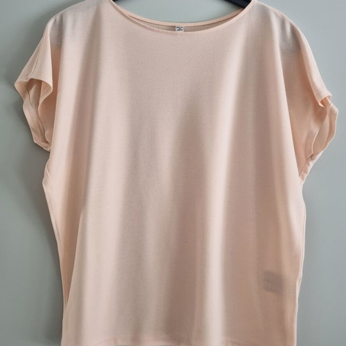 Uniqlo pale pink t-shirt XS like new