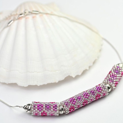 Custom-made necklace in silver with purple flowers