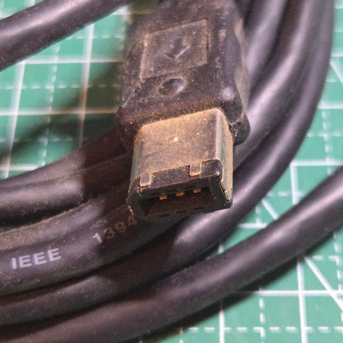 FireWire 400 Cable 6-pin to 4-pin like new