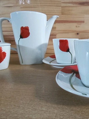 Σετ τσαγιού Royal Porcelain καινούργιο, περιλαμβάνει τσαγιέρα, γαλατιέρα, ζαχαριέρα, 6 φλυτζάνια και πιατάκια