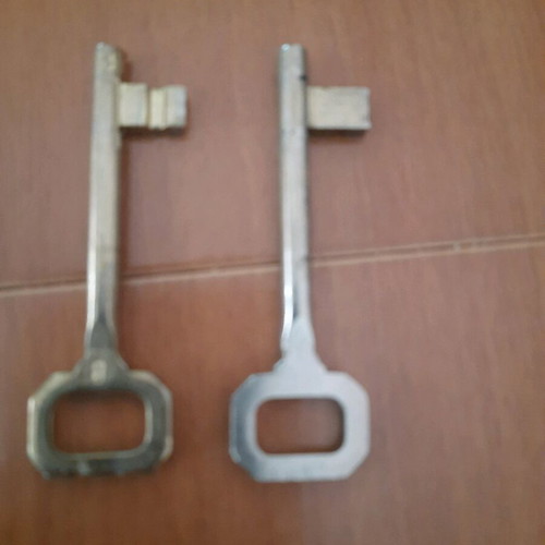 Vintage interior door keys used, in excellent condition, set of 2