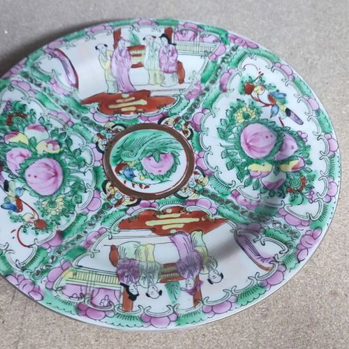 Vintage Chinese Rose Medallion Set with 17cm Bowl and 22.5cm Plate like new