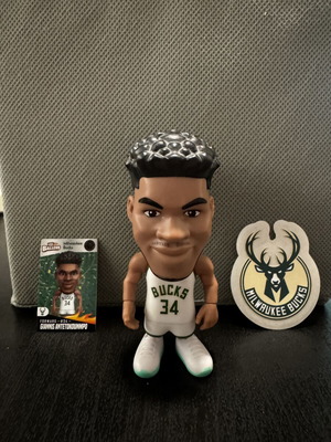 Giannis Antetokounmpo NBA figure like new with card and team sticker