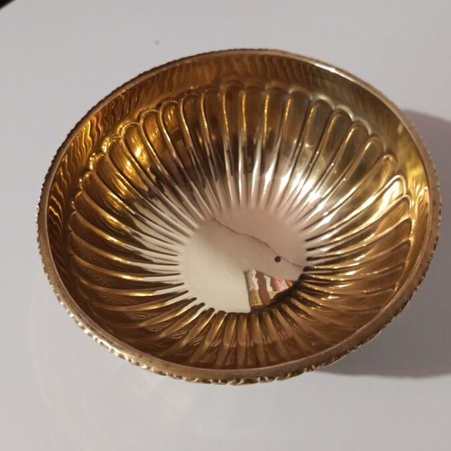 Vintage brass bowl like new with decorative feet