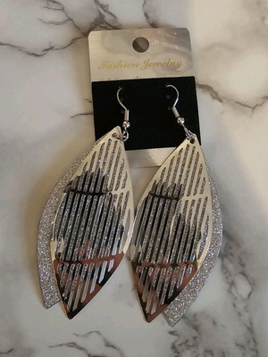 Earrings new, silver color, copper and acrylic