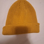 Knitted yellow hat like new