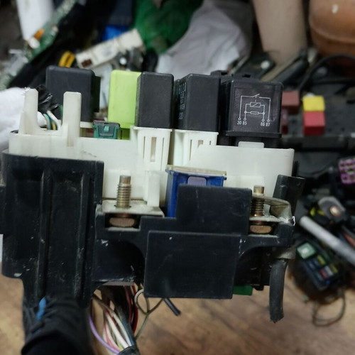 Fuse box used for Mazda 323, 626, Premacy
