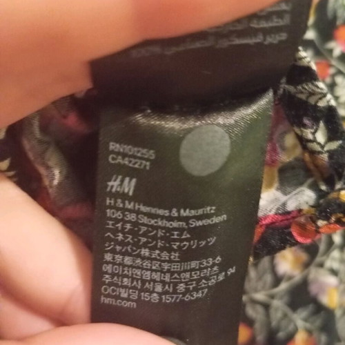 H&M shirt used, black floral M/L