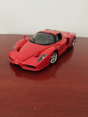 Hot Wheels Enzo Ferrari κόκκινο 2002 1/18 μεταχειρισμένο, σπασμένος καθρέπτης