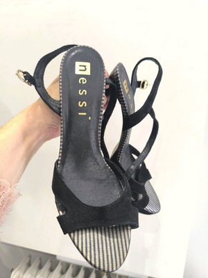 Nessi black suede heels size 40 like new