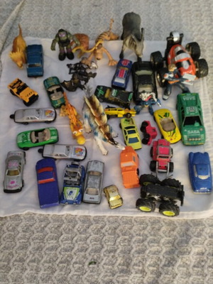 Assorted toys set