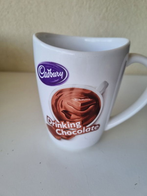 Cadbury Drinking Chocolate 330 ml cup