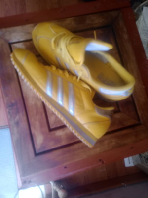Adidas athletic shoes used, size 44, yellow