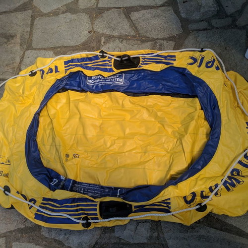 Inflatable boat used for 2 persons with aluminum oars
