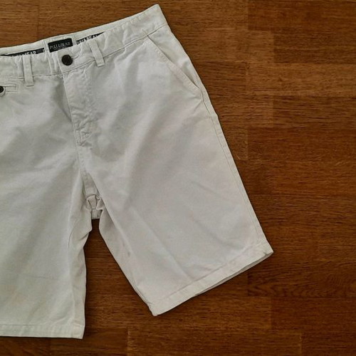 Pull & Bear λευκό κοντό ανδρικό παντελόνι μεταχειρισμένο, μέγεθος L