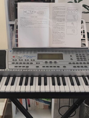 Elegance JC-978 Keyboard like new with Audio Master KS001 stand