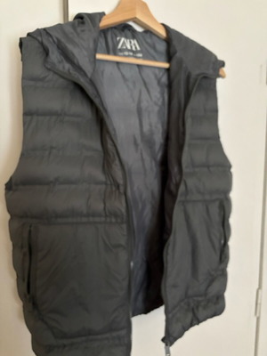 Zara sleeveless jacket with hood gray, size 164 cm