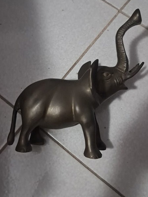 Bronze elephant figurine like new