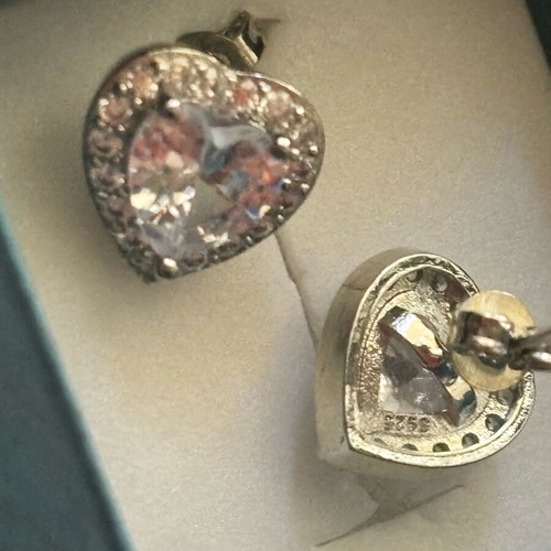Silver earrings new with many stones